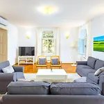 Stone Majestic W Pool - Center * ספליט