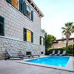Stone Majestic W Pool - Center ספליט