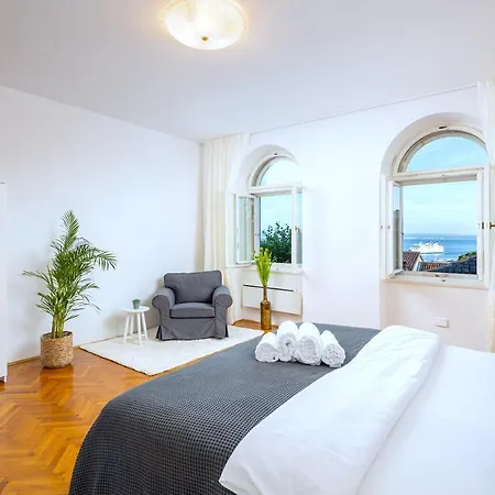 Villa Stone Majestic W Pool - Center *