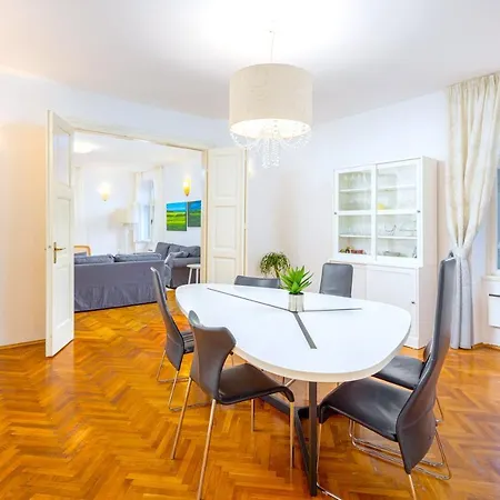 Stone Majestic W Pool - Center * Split