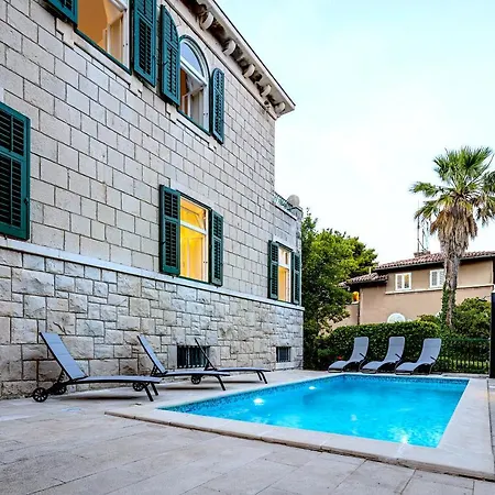 Stone Majestic W Pool - Center Split