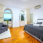 Stone Majestic W Pool - Center Villa Split