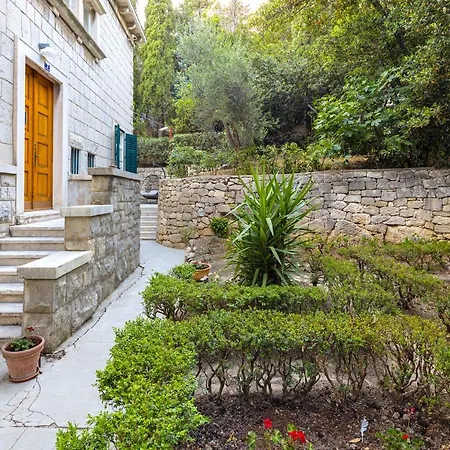 Stone Majestic W Pool - Center ספליט