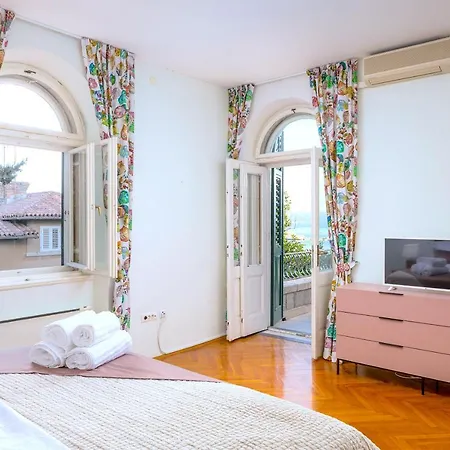 Stone Majestic W Pool - Center *