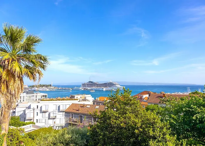 Stone Majestic W Pool - Center *