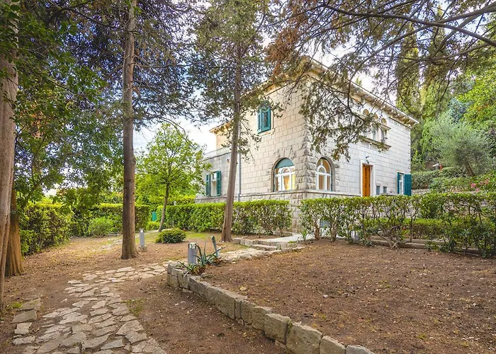 Villa Stone Majestic W Pool - Center