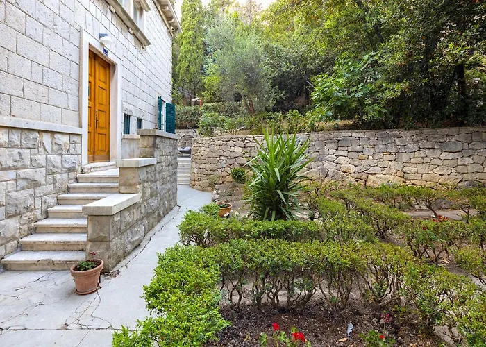 Stone Majestic W Pool - Center ספליט