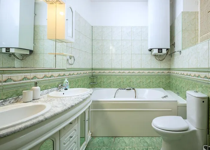 Stone Majestic W Pool - Center Split