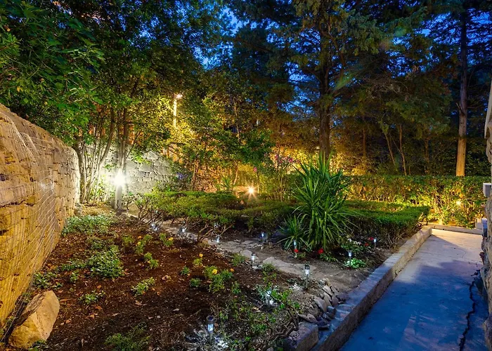 Stone Majestic W Pool - Center Villa Split