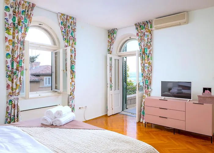 Stone Majestic W Pool - Center *