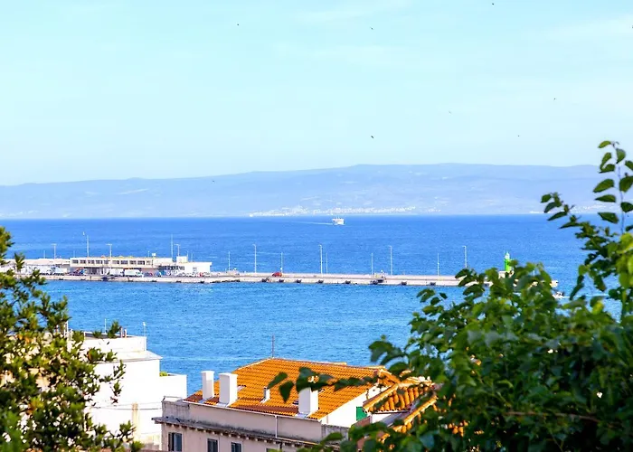 Stone Majestic W Pool - Center Split