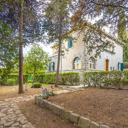 Vila Stone Majestic W Pool - Center